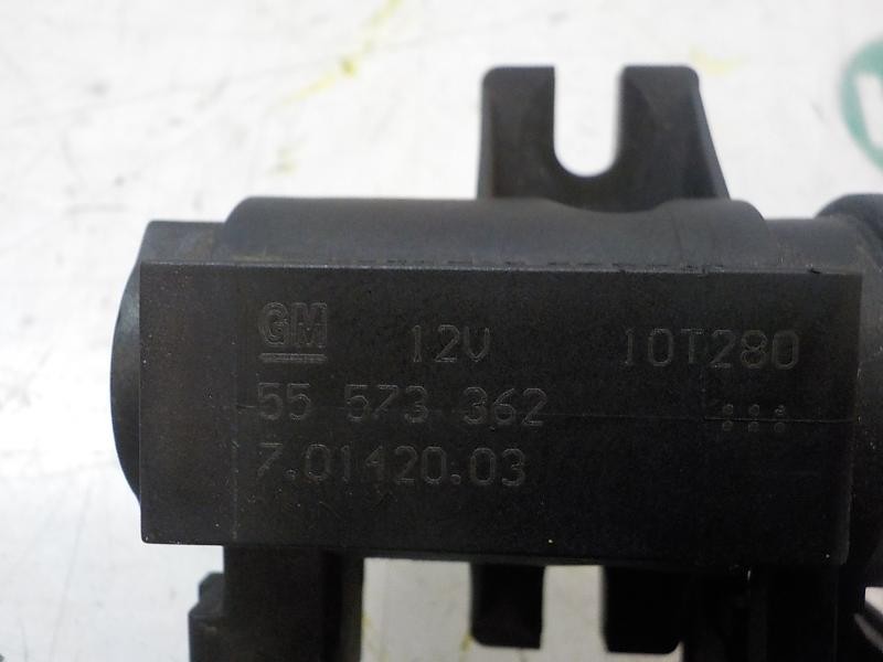 Recambio de valvula aire adicional para opel insignia berlina edition referencia OEM IAM 55575611 55573362 