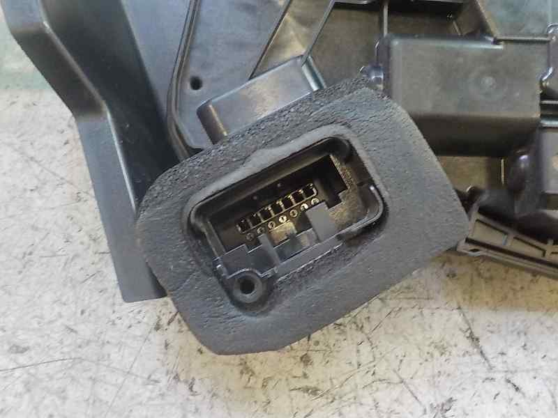 Recambio de cerradura puerta trasera derecha para skoda yeti 1.2 tsi referencia OEM IAM 5K4839016F 5K4839016F 