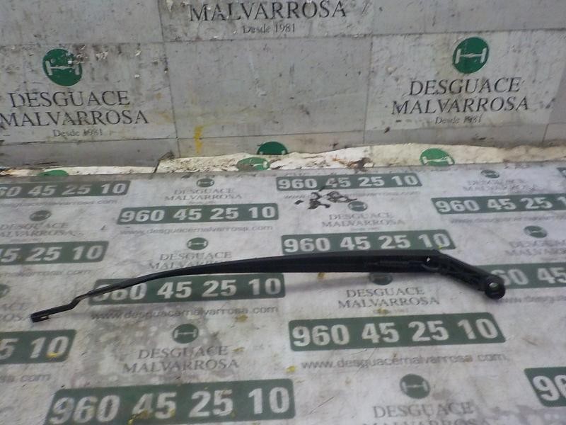 Recambio de brazo limpia delantero derecho para toyota verso 1.6 16v cat referencia OEM IAM 852110F030  