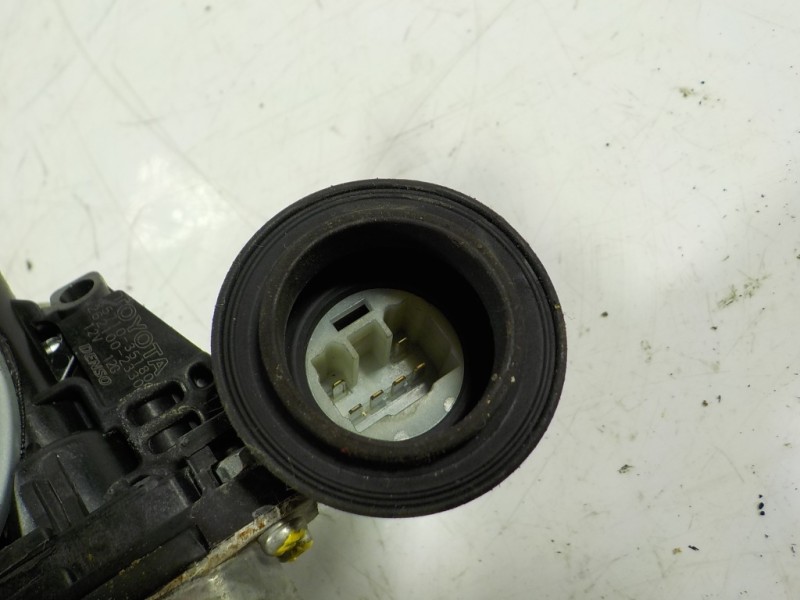 Recambio de elevalunas trasero derecho para toyota prius (nhw20) 1.5 cat referencia OEM IAM 6980152070 5571035180 2621002330