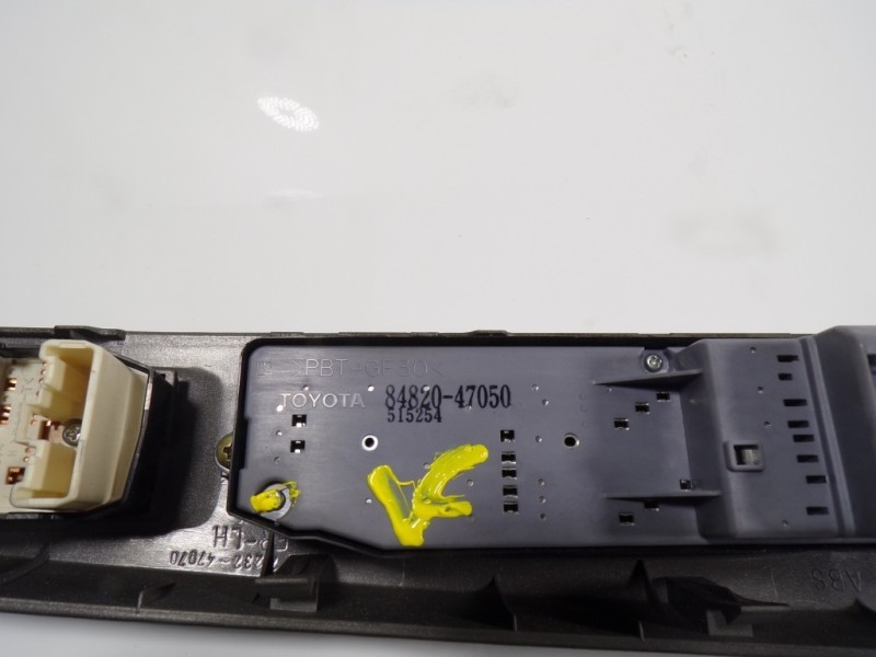 Recambio de mando elevalunas delantero izquierdo para toyota prius (nhw20) 1.5 cat referencia OEM IAM 8482047050  