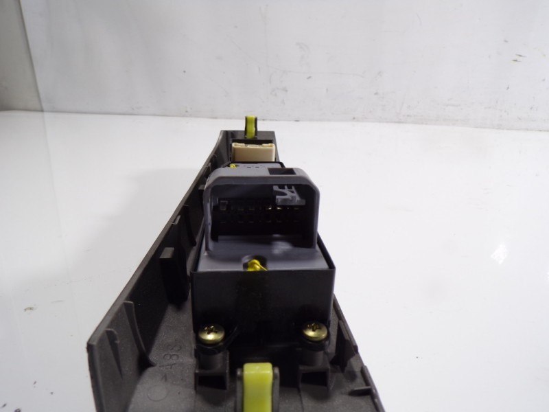 Recambio de mando elevalunas delantero izquierdo para toyota prius (nhw20) 1.5 cat referencia OEM IAM 8482047050  