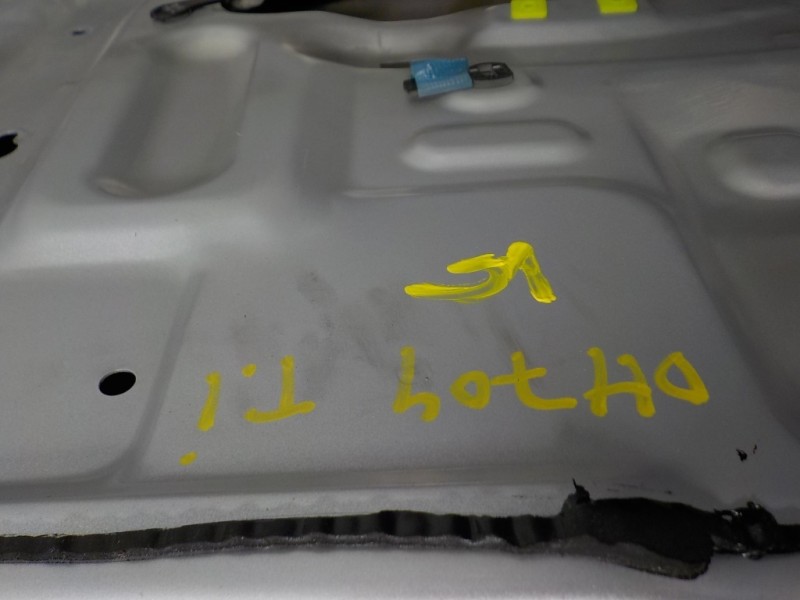 Recambio de puerta trasera izquierda para toyota prius (nhw20) 1.5 cat referencia OEM IAM 6700447040  