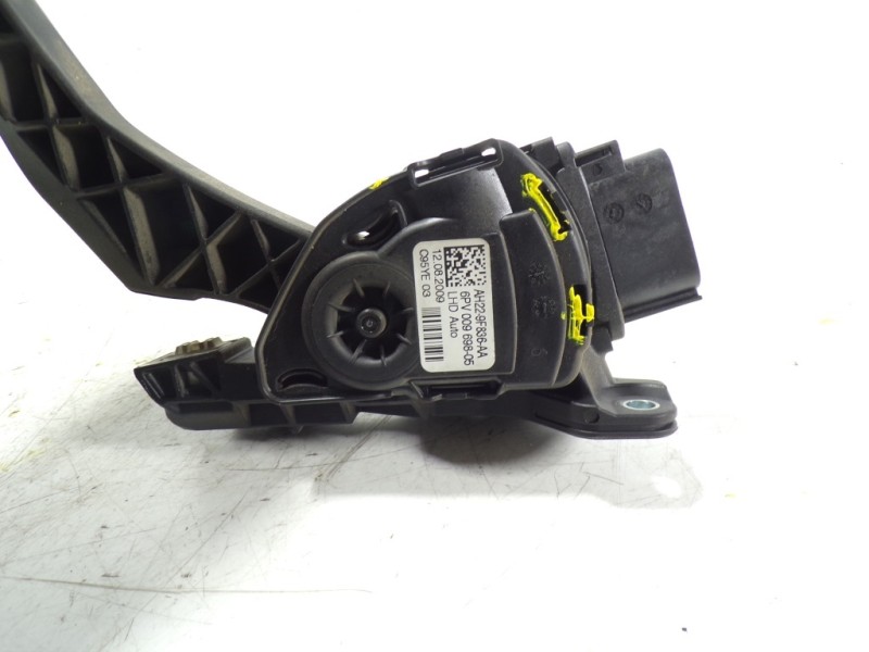 Recambio de potenciometro pedal para land rover discovery 4 tdv6 se referencia OEM IAM LR013580 AH229F836AA 6PV009698