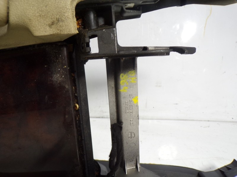 Recambio de apoyabrazos central para mercedes-benz clase m (w164) 3.5 v6 cat referencia OEM IAM A16468010528K56  