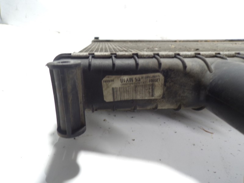 Recambio de radiador agua para land rover discovery 4 tdv6 se referencia OEM IAM LR015561 L25951 L25951