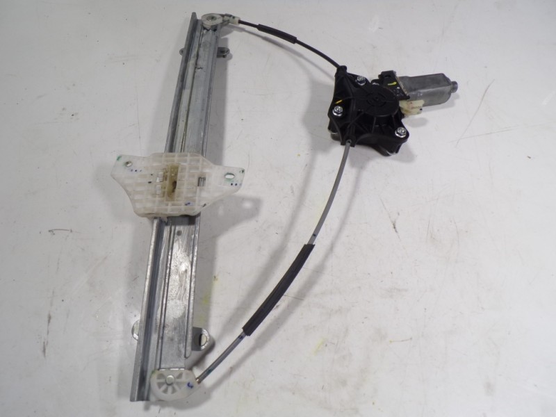 Recambio de elevalunas delantero derecho para hyundai i10 1.0 cat referencia OEM IAM 82404B4110 82460B4000 00S1W2026