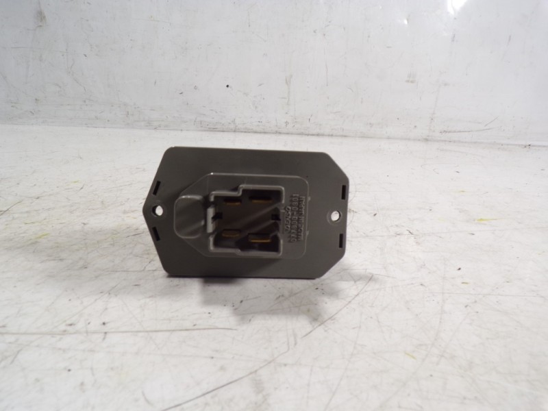 Recambio de resistencia calefaccion para land rover discovery 4 tdv6 se referencia OEM IAM PCE500010 0778000901 0778000901