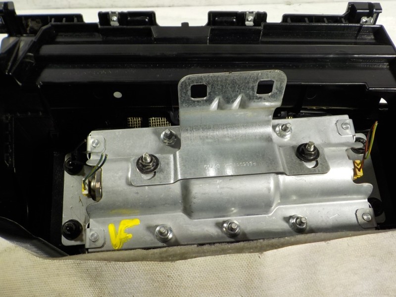 Recambio de salpicadero para land rover discovery 4 tdv6 se referencia OEM IAM LR014055 AH22042A96AA 