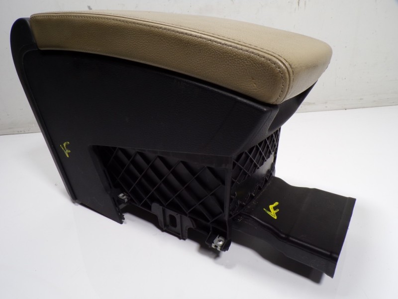 Recambio de apoyabrazos central para volkswagen cc (358) 2.0 tdi referencia OEM IAM 3C0864211BNR4 3AB863241E 