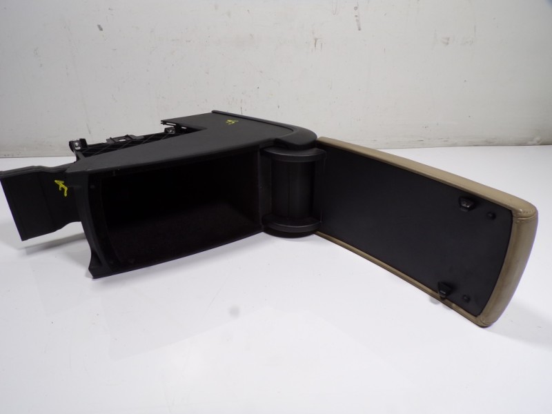 Recambio de apoyabrazos central para volkswagen cc (358) 2.0 tdi referencia OEM IAM 3C0864211BNR4 3AB863241E 