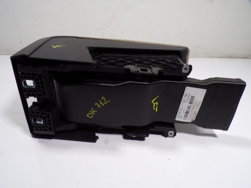 Recambio de apoyabrazos central para volkswagen cc (358) 2.0 tdi referencia OEM IAM 3C0864211BNR4 3AB863241E 