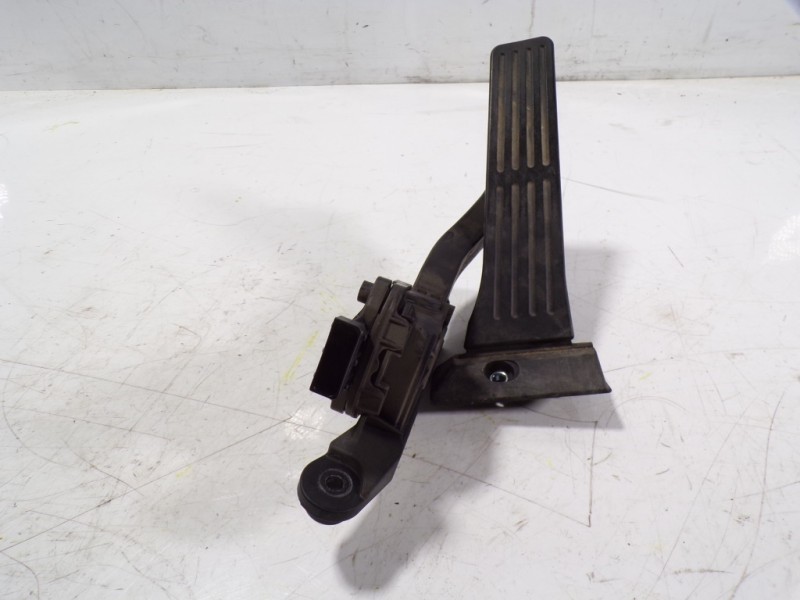 Recambio de potenciometro pedal para kia cee´d 1.4 crdi cat referencia OEM IAM 32700A6100  