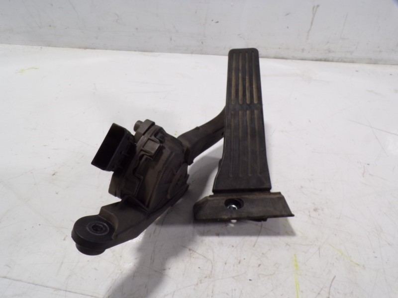 Recambio de potenciometro pedal para kia cee´d 1.4 crdi cat referencia OEM IAM 32700A6100  