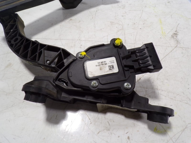 Recambio de potenciometro pedal para kia cee´d 1.4 crdi cat referencia OEM IAM 32700A6100  