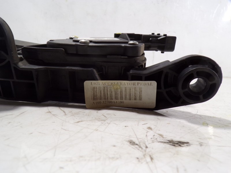 Recambio de potenciometro pedal para kia cee´d 1.4 crdi cat referencia OEM IAM 32700A6100  