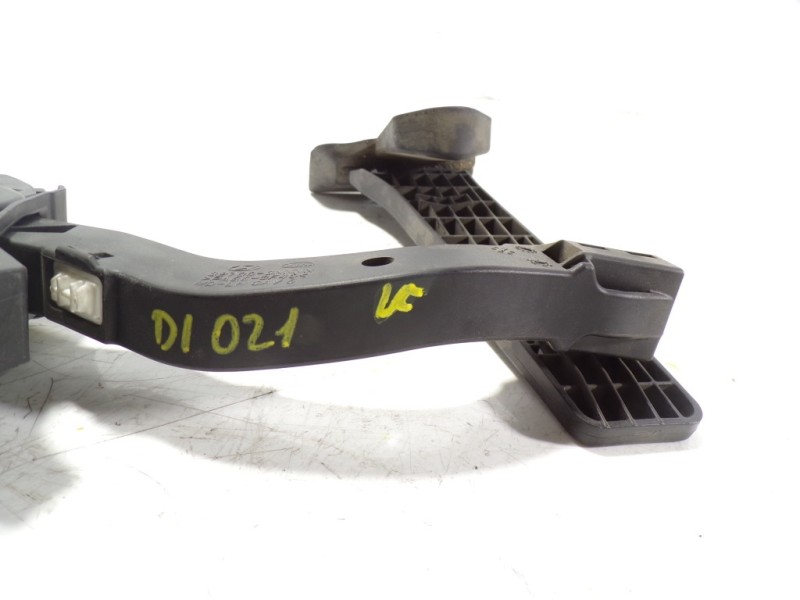 Recambio de potenciometro pedal para kia cee´d 1.4 crdi cat referencia OEM IAM 32700A6100  