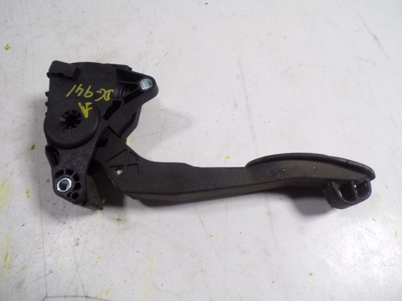 Recambio de potenciometro pedal para nissan nv 400 2.3 dci diesel cat referencia OEM IAM  180101626R 