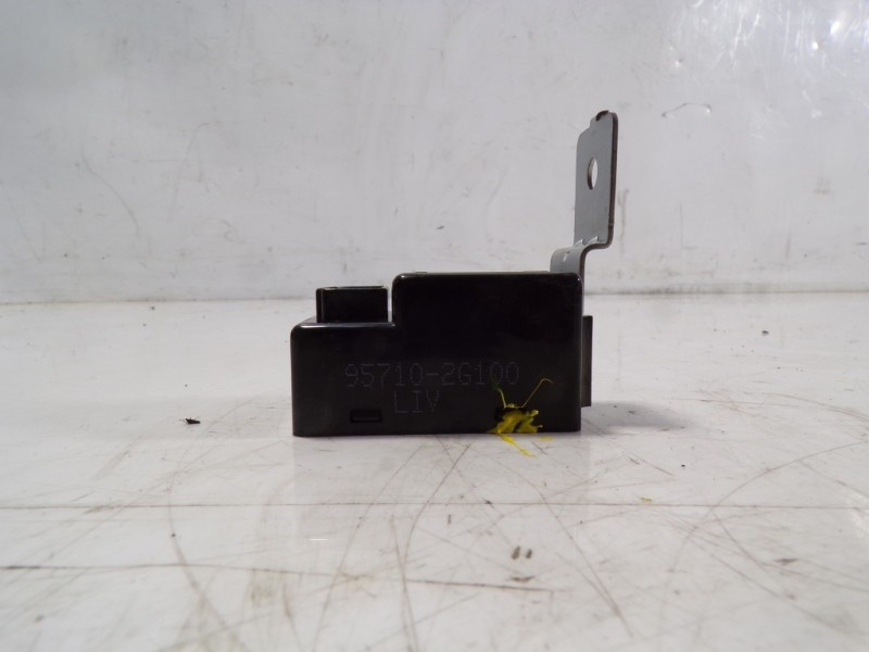 Recambio de modulo electronico para kia cee´d 1.4 crdi cat referencia OEM IAM 957102G100 957102G100 