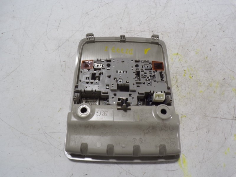 Recambio de piloto interior para mazda 3 lim. () 2.2 turbodiesel cat referencia OEM IAM KD4569970C75  