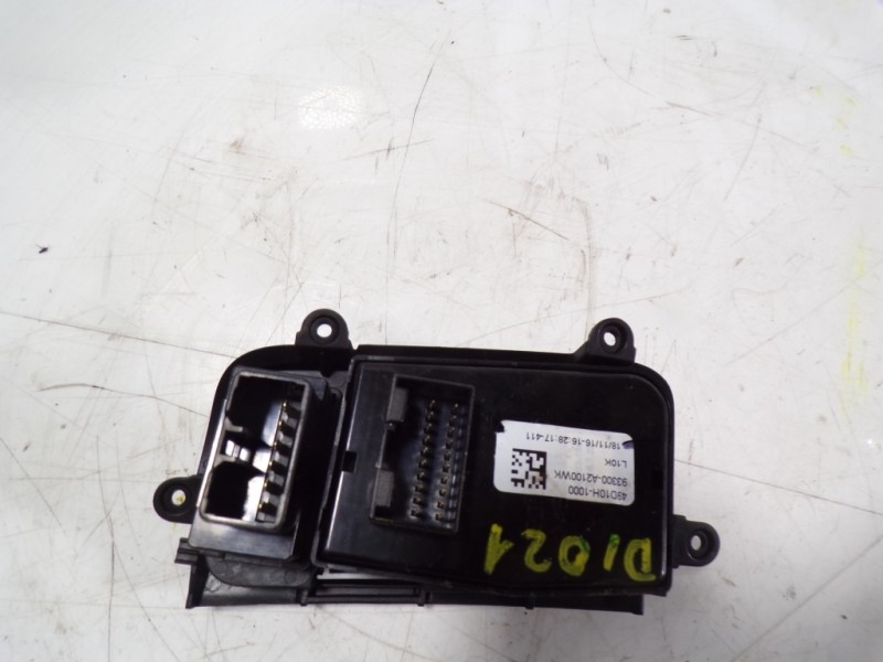 Recambio de modulo electronico para kia cee´d 1.4 crdi cat referencia OEM IAM 93300A2100WK 93300A2100WK 