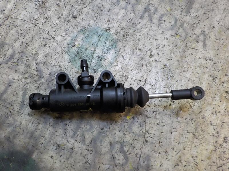 Recambio de bomba embrague para mercedes-benz clase c (w204) berlina 1.6 cat referencia OEM IAM A2042900012  