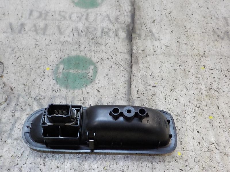 Recambio de mando elevalunas delantero derecho para renault twingo 1.5 dci diesel fap referencia OEM IAM 8200214936  