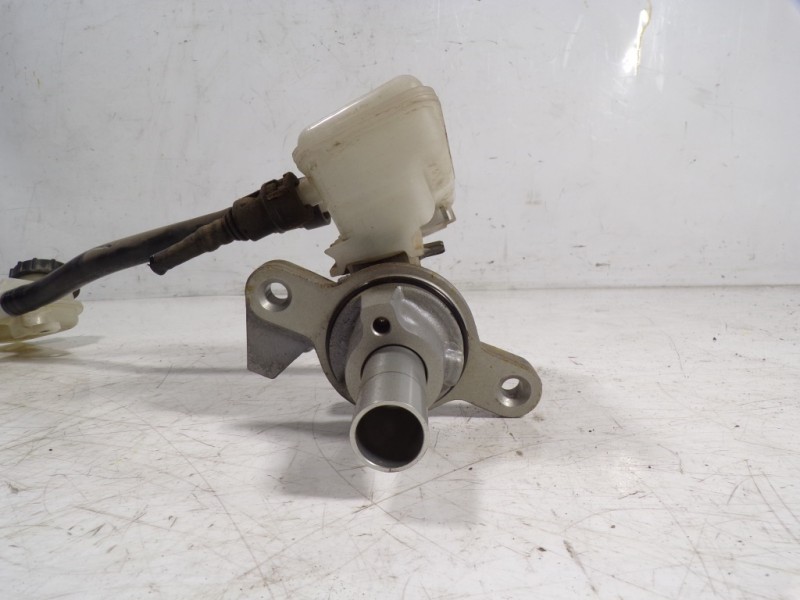 Recambio de bomba freno para ford fiesta (ccn) 1.0 ecoboost cat referencia OEM IAM 1751664  