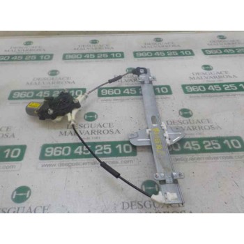 ELEVALUNAS DELANTERO DERECHO 824021Y010 