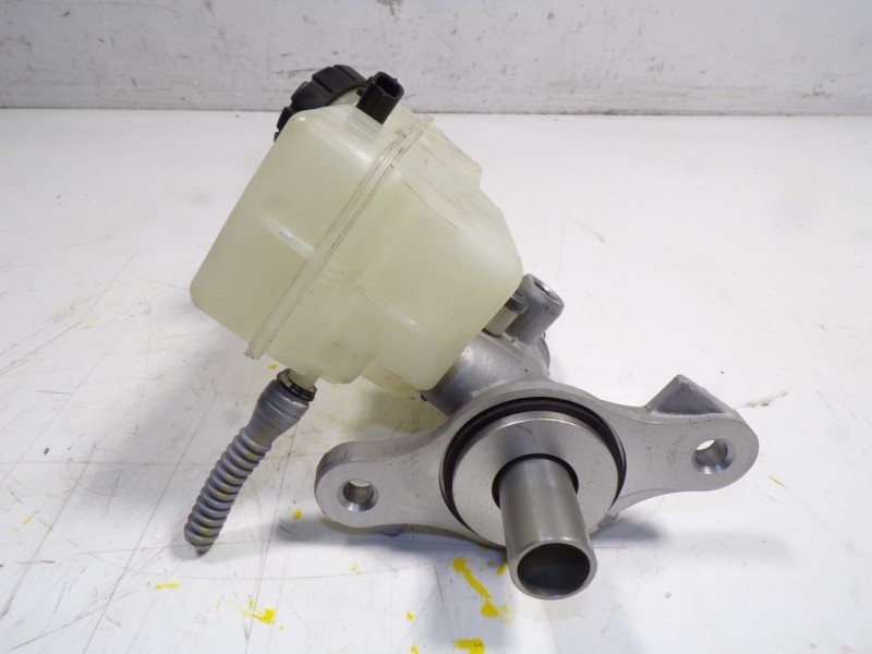 Recambio de bomba freno para renault clio iv 0.9 tce referencia OEM IAM 460111938R 460915125R 