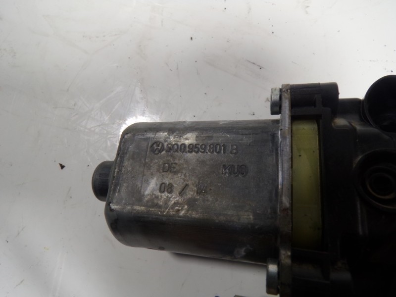 Recambio de motor elevalunas delantero izquierdo para skoda octavia lim. (5e3) active referencia OEM IAM 5Q0959801B 5Q0959801B 0