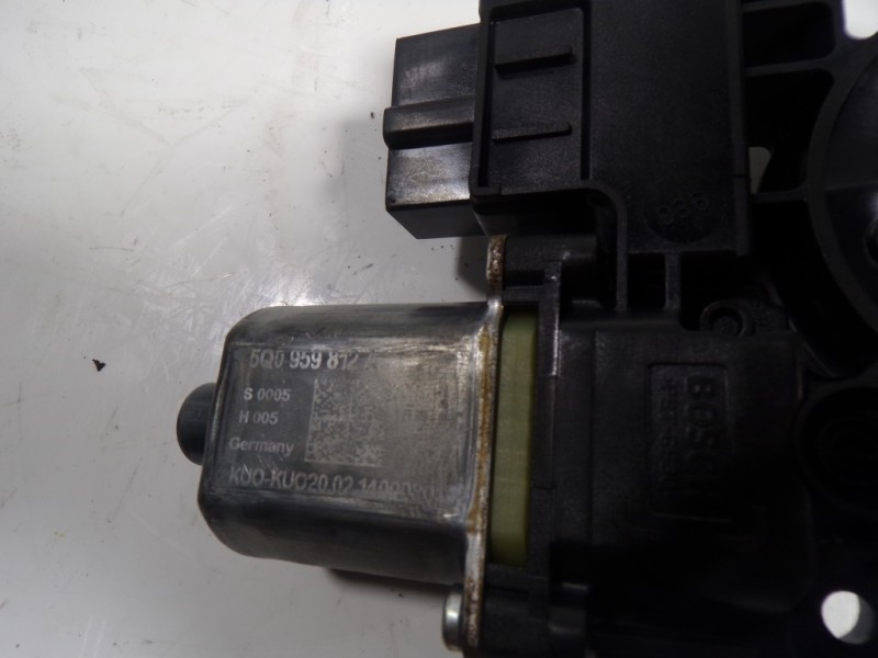 Recambio de motor elevalunas trasero derecho para skoda octavia lim. (5e3) active referencia OEM IAM 5Q0959812A 5Q0959812A 01308