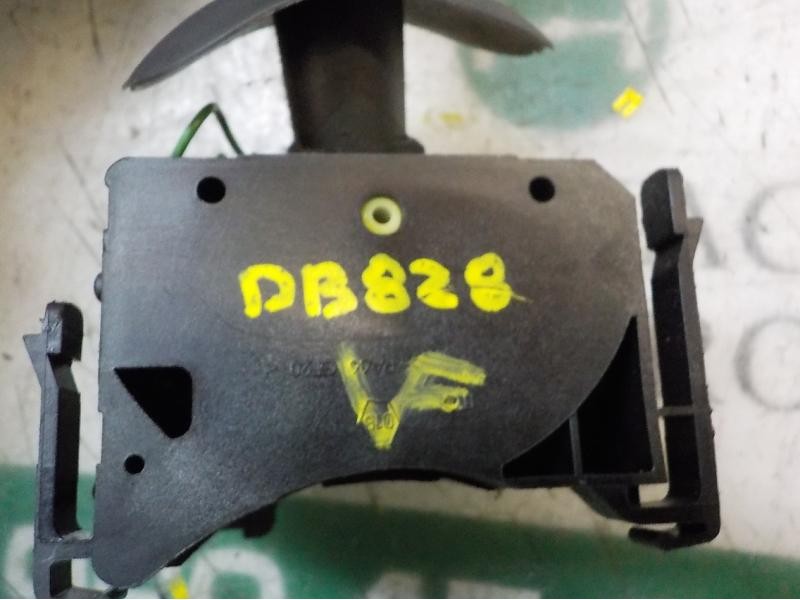 Recambio de mando limpia para renault twingo dynamique referencia OEM IAM   