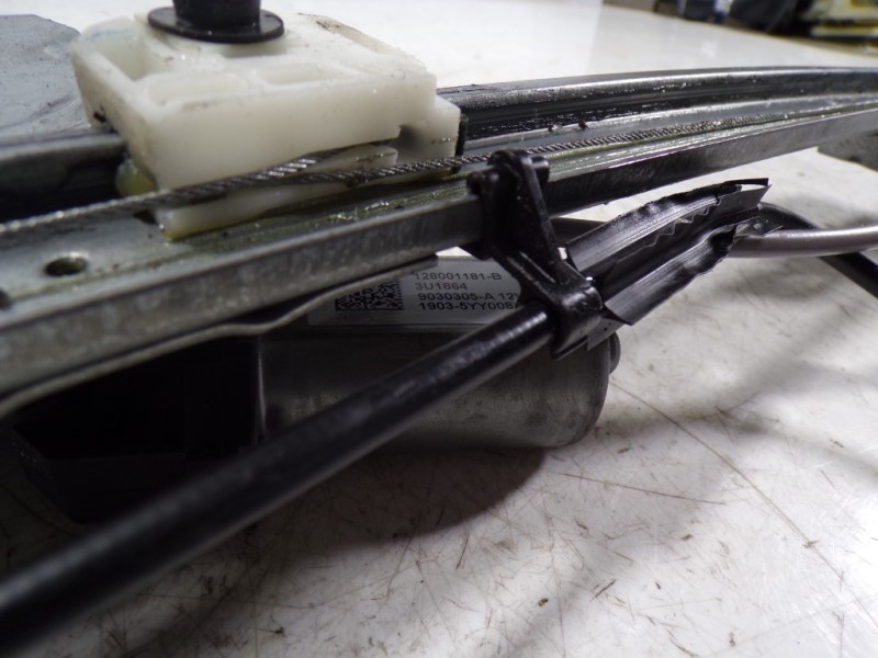 Recambio de elevalunas delantero izquierdo para renault kangoo 1.5 dci diesel fap referencia OEM IAM 807213441R 9030305A 9030305