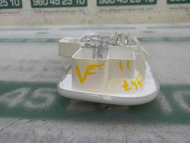 Recambio de piloto interior para renault captur 1.2 tce energy referencia OEM IAM 264300007R  