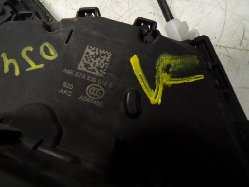 Recambio de cerradura puerta trasera derecha para volkswagen polo 1.0 tsi referencia OEM IAM 5TA839016E 5TA839016E A046465