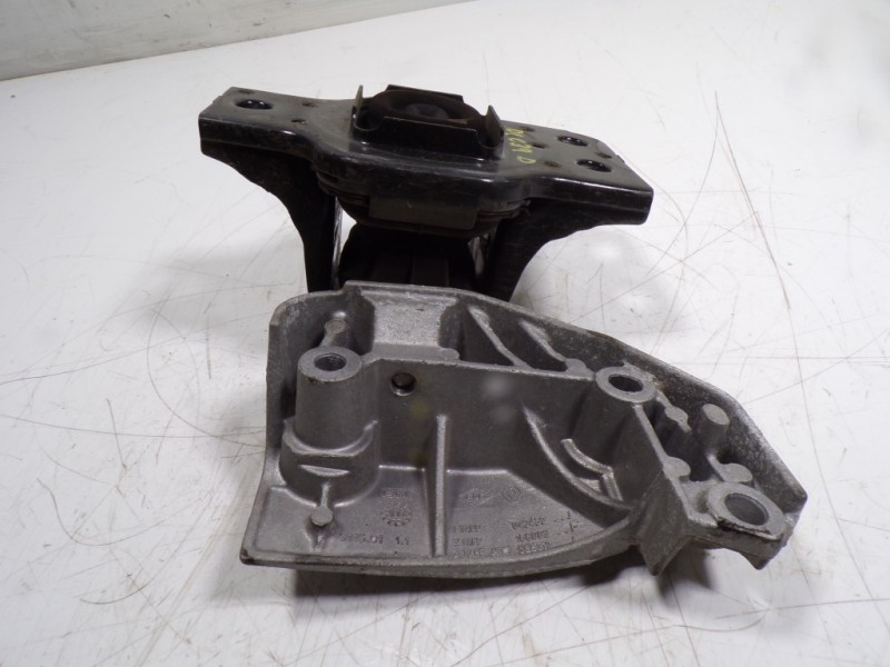 Recambio de soporte motor derecho para renault kangoo z.e. referencia OEM IAM 8200014931 042452J 