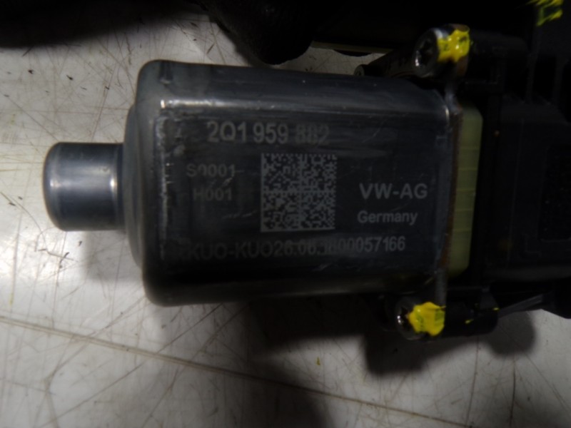 Recambio de motor elevalunas delantero derecho para volkswagen polo 1.0 tsi referencia OEM IAM 2Q1959406B 2Q1959882 