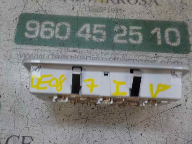 Recambio de piloto interior para opel astra j lim. 2.0 16v cdti referencia OEM IAM 22774329  