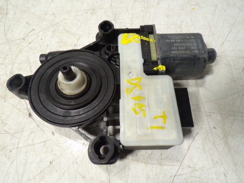 Recambio de motor elevalunas trasero izquierdo para volkswagen polo 1.0 tsi referencia OEM IAM 5Q0959407D 5Q0359811D 