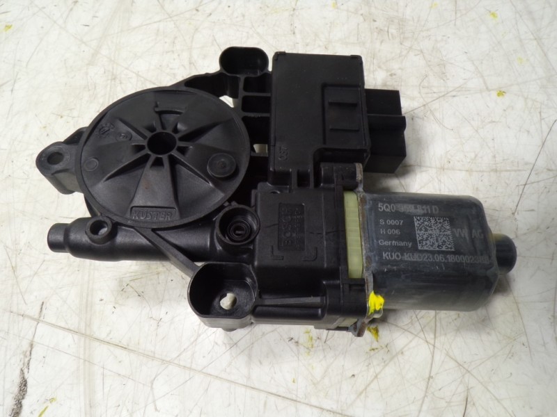Recambio de motor elevalunas trasero izquierdo para volkswagen polo 1.0 tsi referencia OEM IAM 5Q0959407D 5Q0359811D 