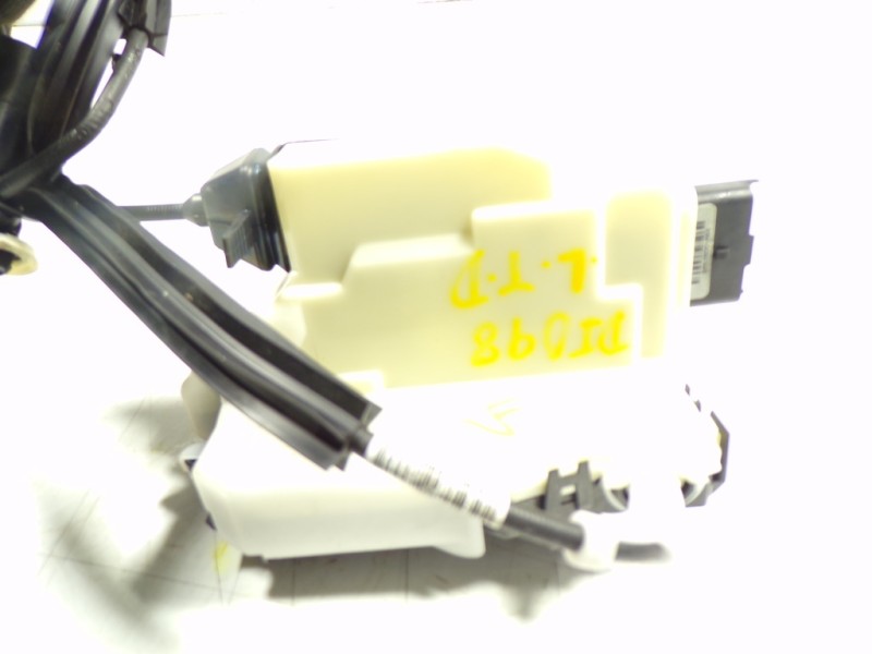 Recambio de cerradura puerta lateral derecha para toyota proace city 1.5 dci referencia OEM IAM  16943549 