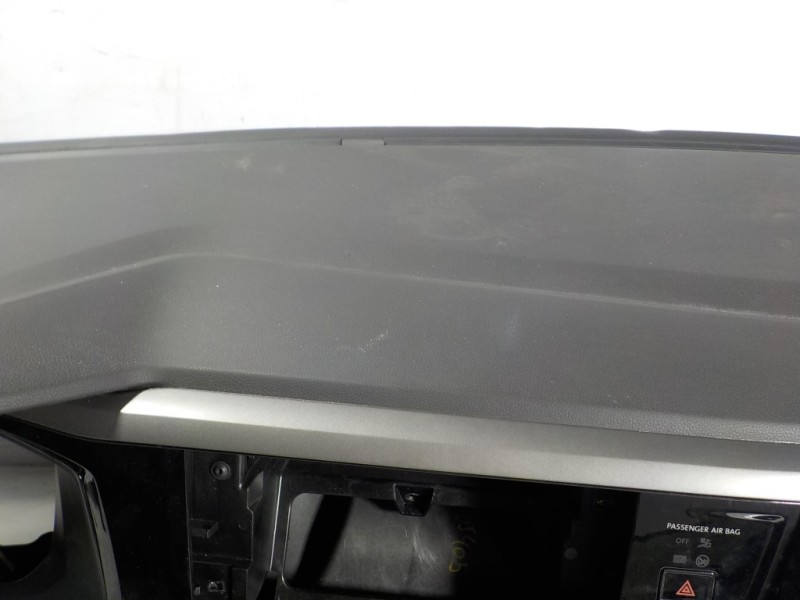 Recambio de salpicadero para volkswagen polo 1.0 tsi referencia OEM IAM 2G1857004KRA3  