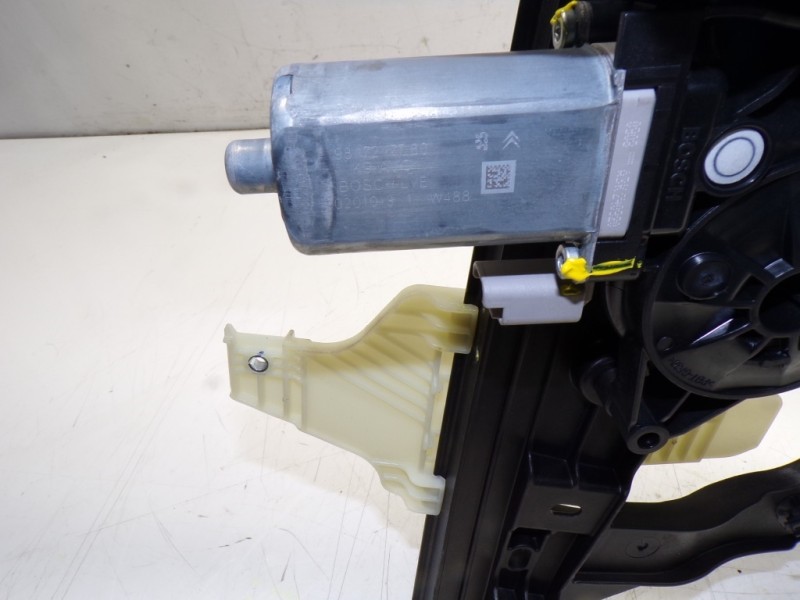 Recambio de elevalunas delantero izquierdo para toyota proace city 1.5 dci referencia OEM IAM  9817217780 