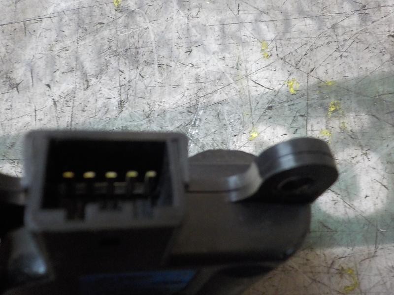 Recambio de motor apertura trampillas climatizador para kia pro_cee´d 2.0 crdi referencia OEM IAM  AB1I11100 