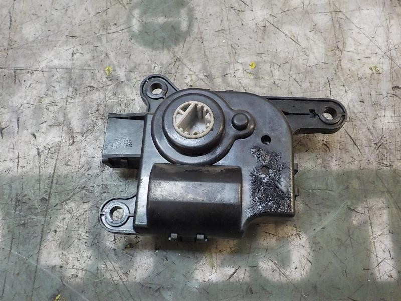 Recambio de motor apertura trampillas climatizador para kia pro_cee´d 2.0 crdi referencia OEM IAM  AB1I11100 