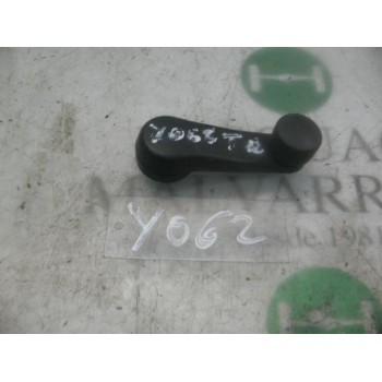 MANETA ELEVALUNAS TRASERA DERECHA 