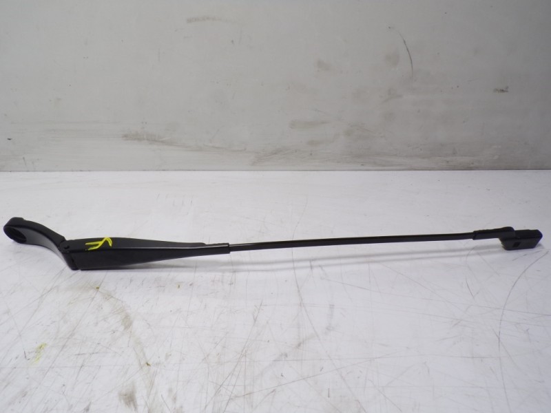 Recambio de brazo limpia delantero derecho para peugeot 308 sw 1.6 blue-hdi fap referencia OEM IAM 1610672480  