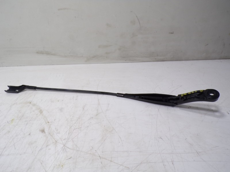 Recambio de brazo limpia delantero derecho para peugeot 308 sw 1.6 blue-hdi fap referencia OEM IAM 1610672480  