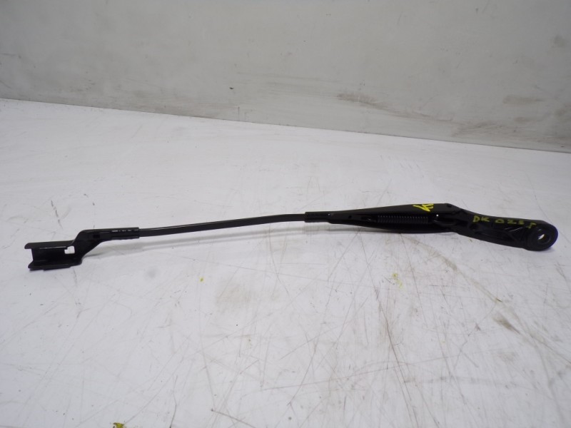 Recambio de brazo limpia delantero izquierdo para peugeot 308 sw 1.6 blue-hdi fap referencia OEM IAM 1610670580  